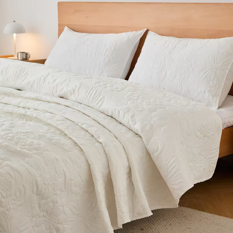 Set Copriletto Bianco Floreale in Rilievo – 3 Pezzi